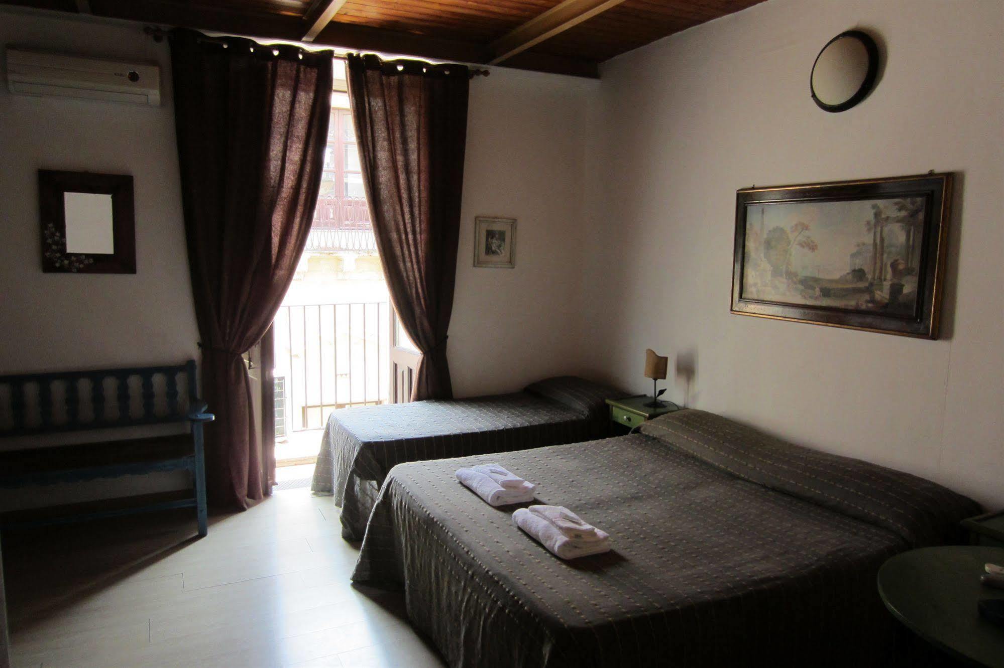 I Vespri Bed & Breakfast Katanya Dış mekan fotoğraf